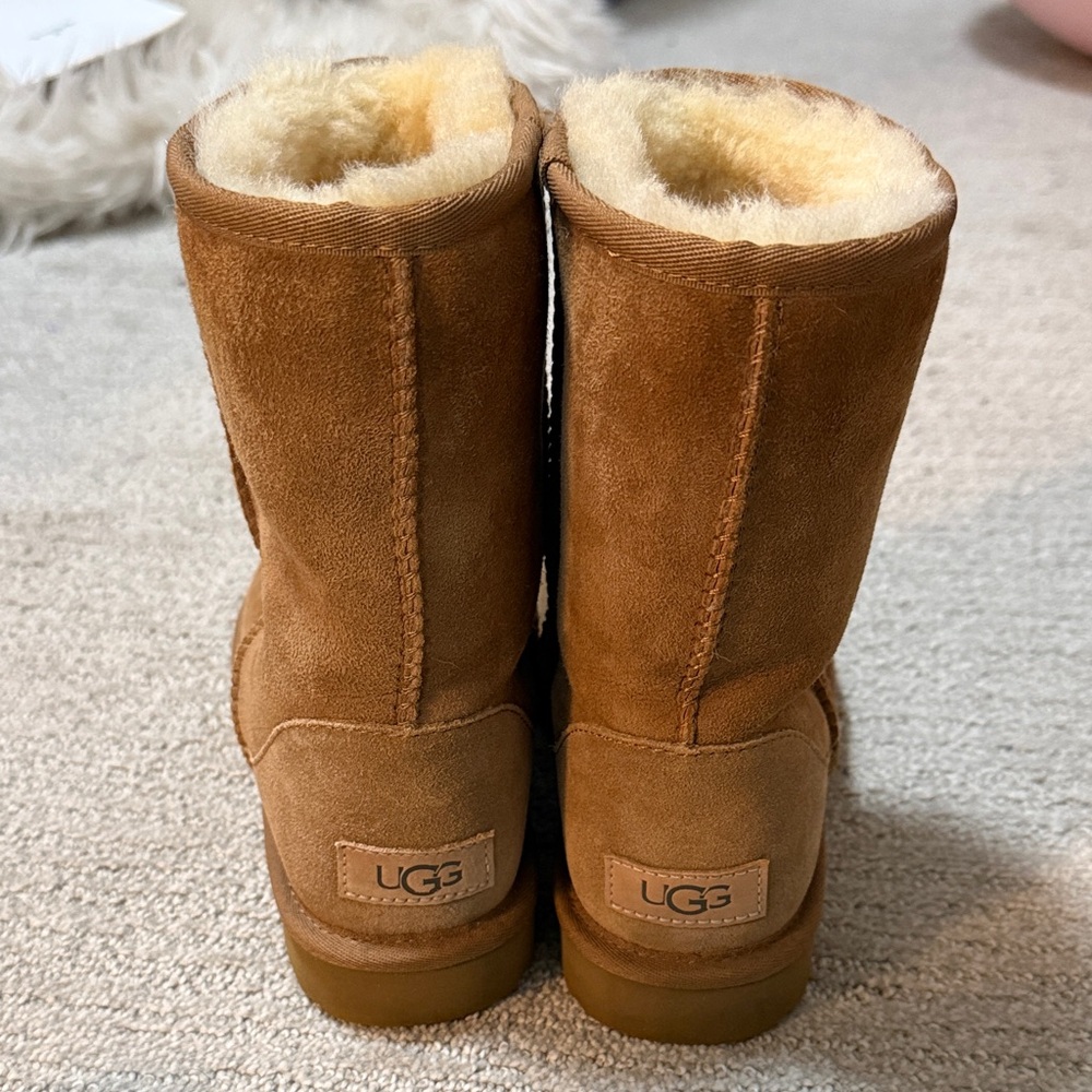 UGG Classic Short II